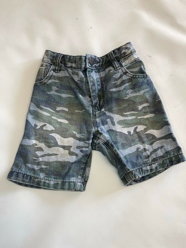 Pantaloncini estivi per